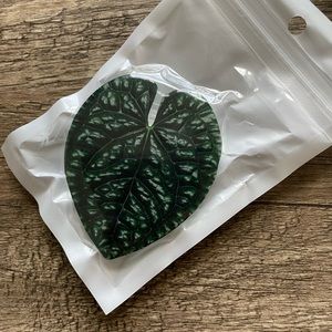Acrylic leaf phone grip